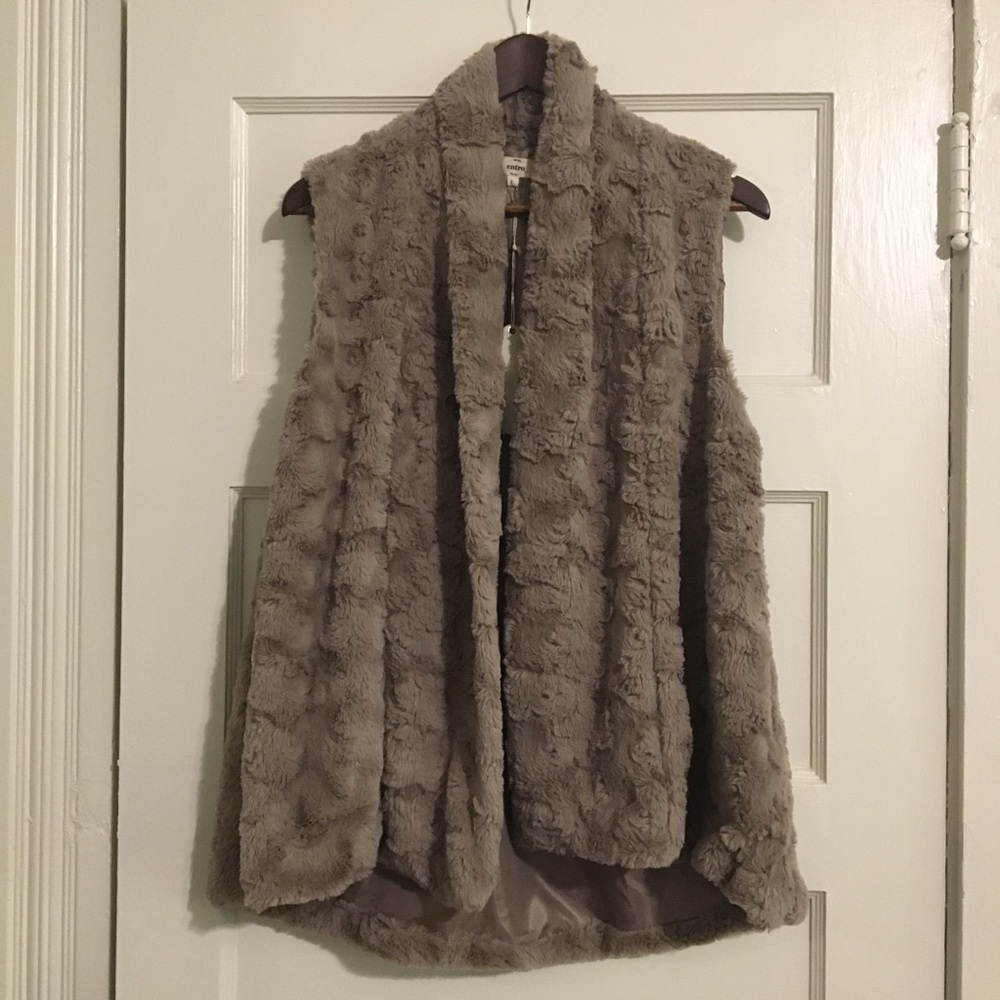 NWT Entro taupe faux fur vest